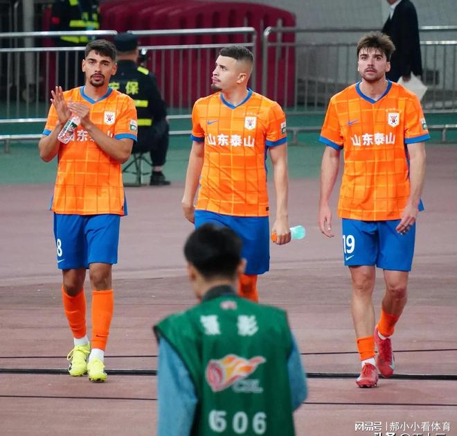 打脸“自媒体”对阵海港裁判成悬疑凯发k8外援“站桩”崔康熙俱乐部(图2)