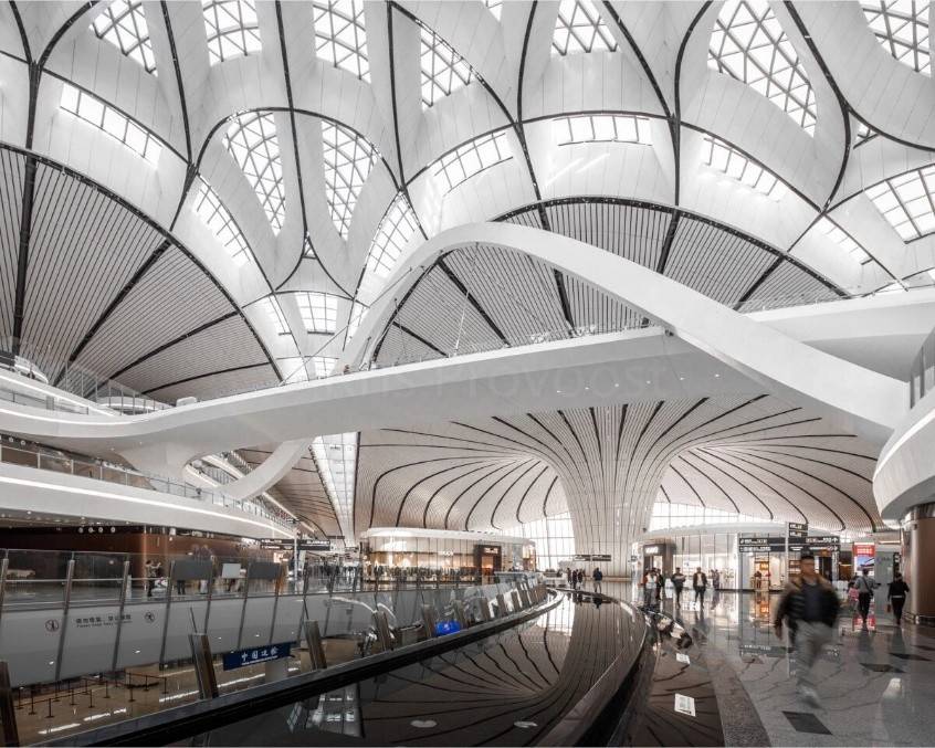 浴中心”撕开当下社会最体面的一幕凯发入口大兴机场被北漂睡成“洗(图14)