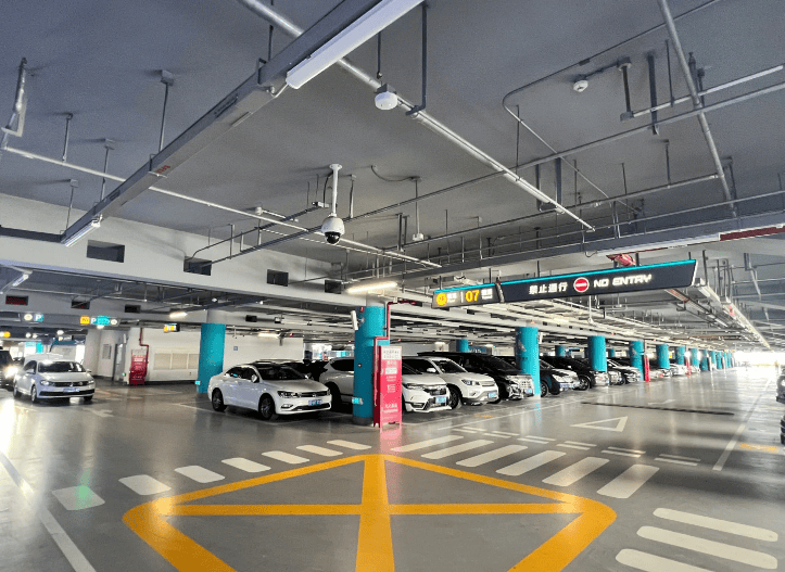 浴中心”撕开当下社会最体面的一幕凯发入口大兴机场被北漂睡成“洗(图17)